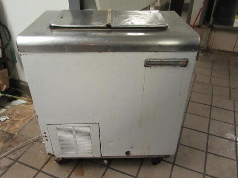 Auction Ohio Kelvinator Freezer