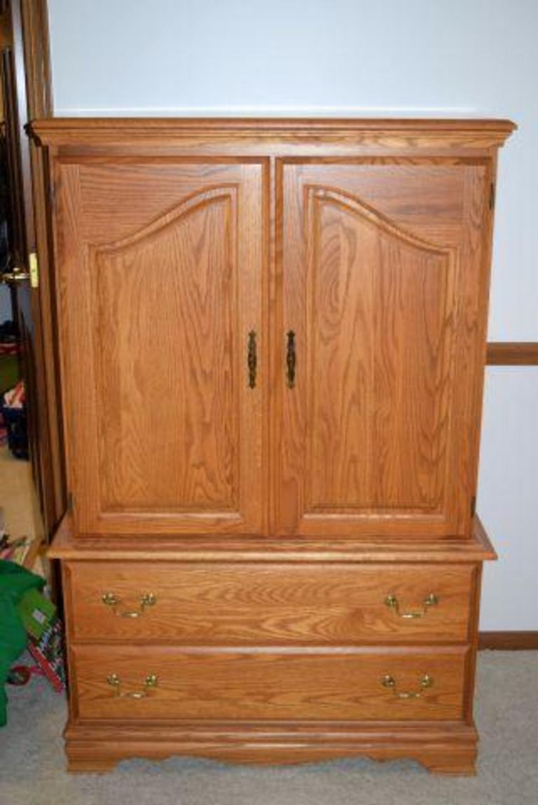 Auction Ohio Clothing Armoire