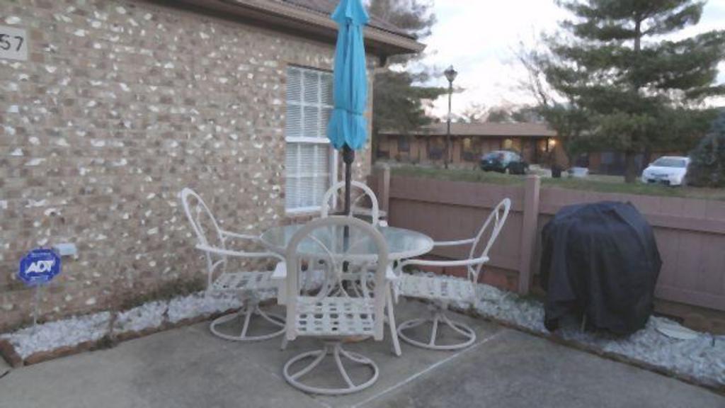 Auction Ohio Patio Furniture