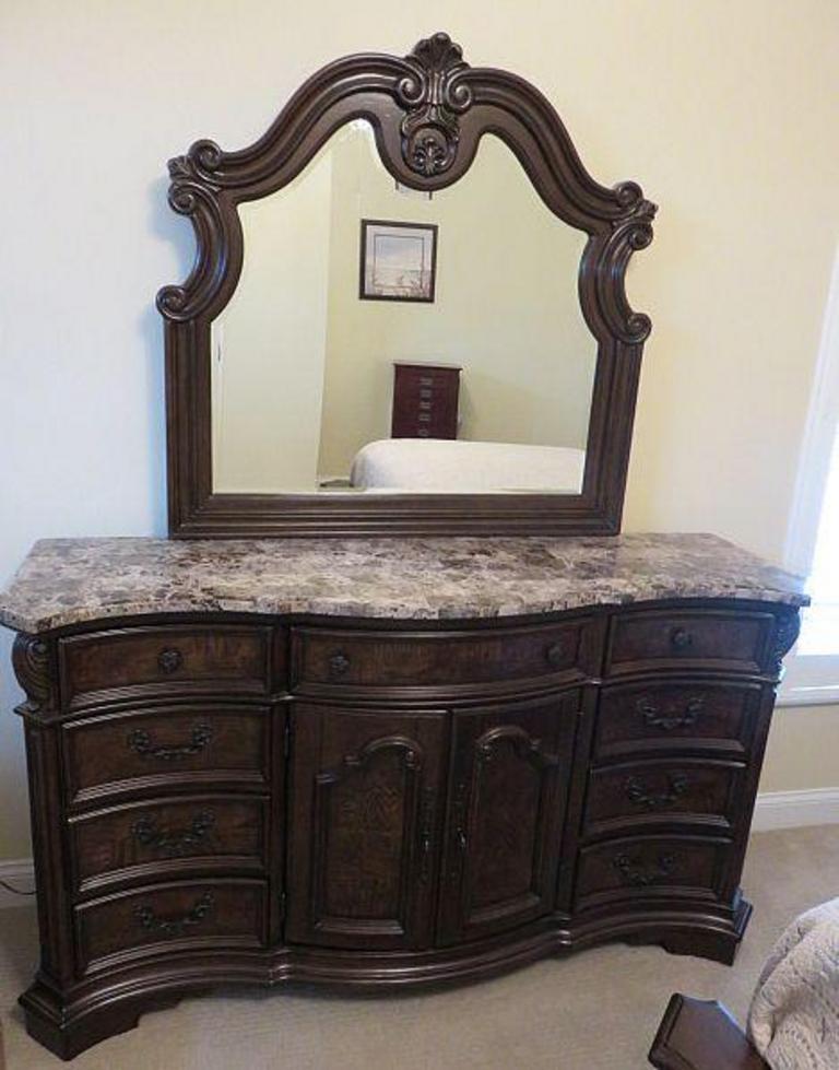 Auction Ohio American Signature Furniture