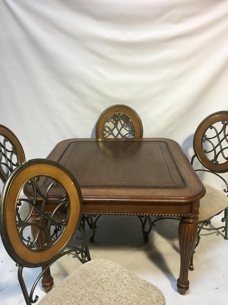 Auction Ohio Table and Chairs Set