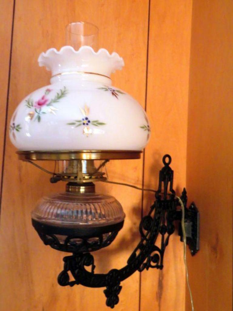 Auction Ohio Electric Oil Lamp