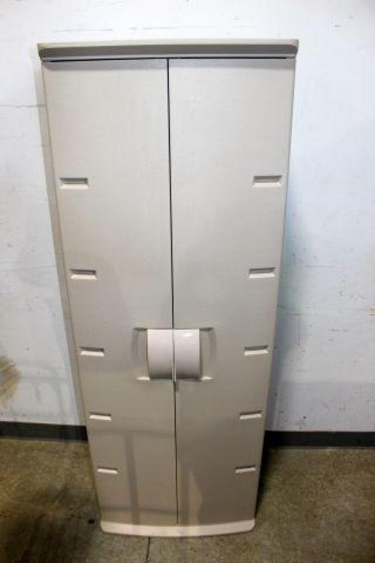Auction Ohio Rubbermaid Utility