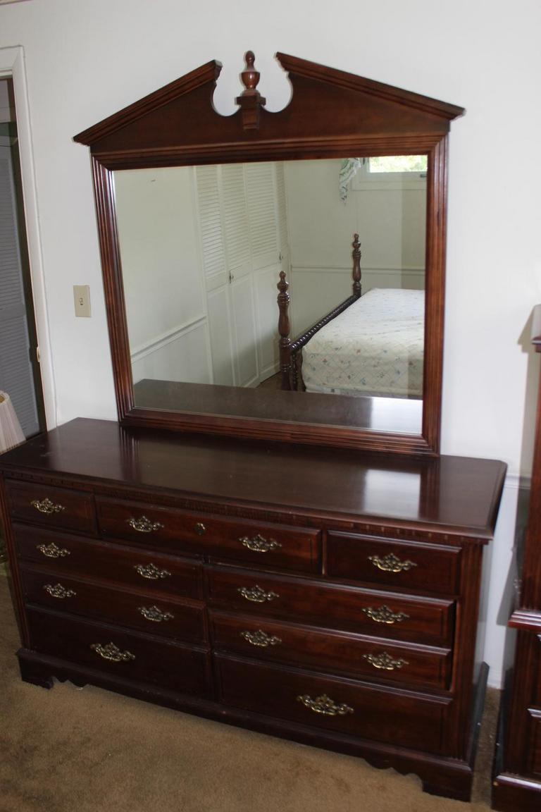 Auction Ohio Broyhill Dresser & Mirror