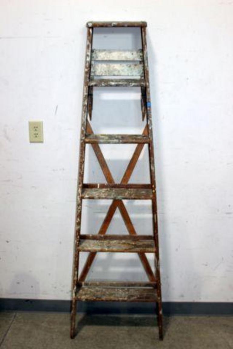 Auction Ohio Wood Ladder