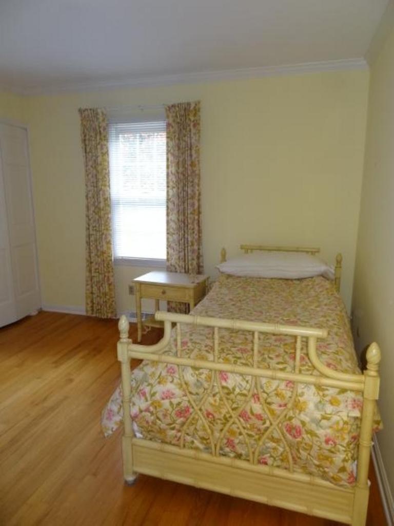 Auction Ohio Thomasville Bed