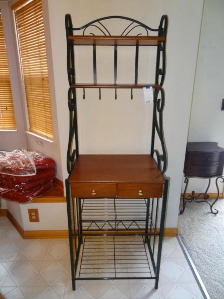 Auction Ohio Bakers Rack