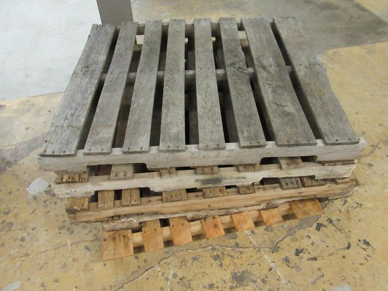 Auction Ohio 5 Wood Pallets