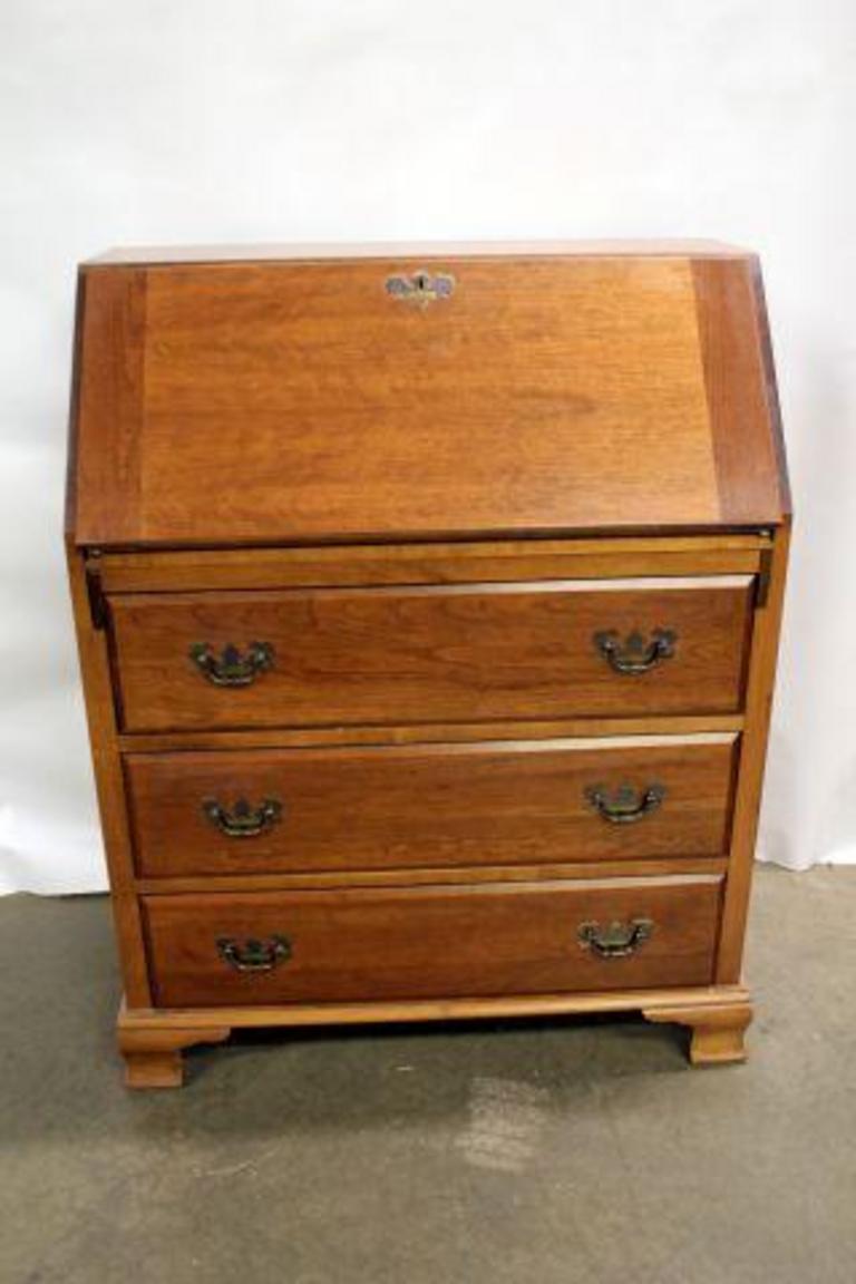 Auction Ohio | SMALL SECRETARY DESK