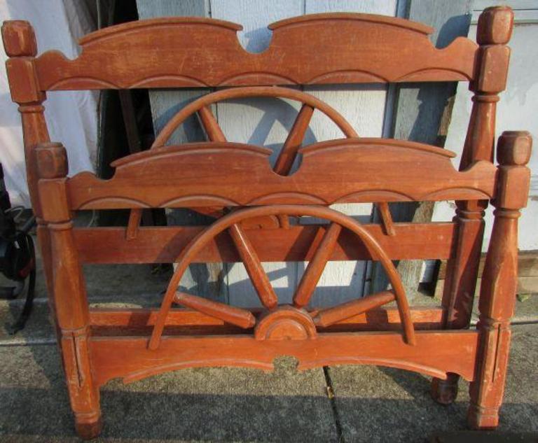 Auction Ohio Wagon Wheel Bed