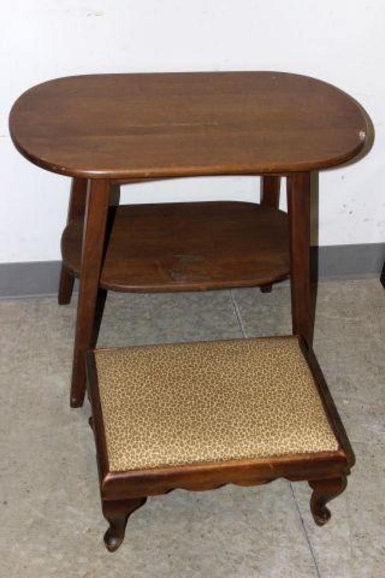 Auction Ohio End table and stool