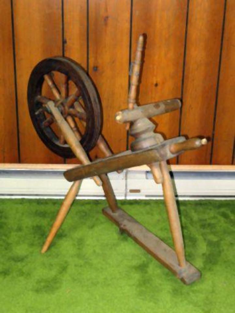 Auction Ohio Spinning Wheel