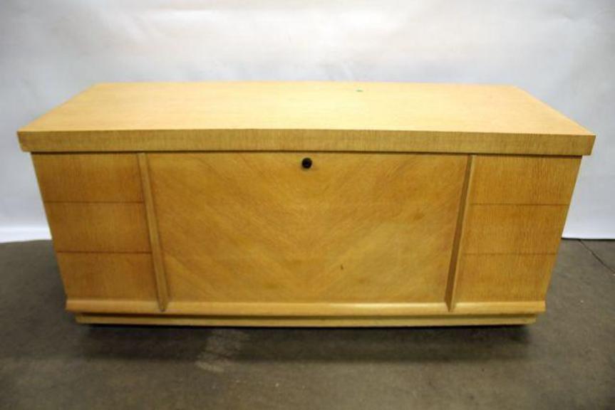 Cavalier furniture deals cedar chest