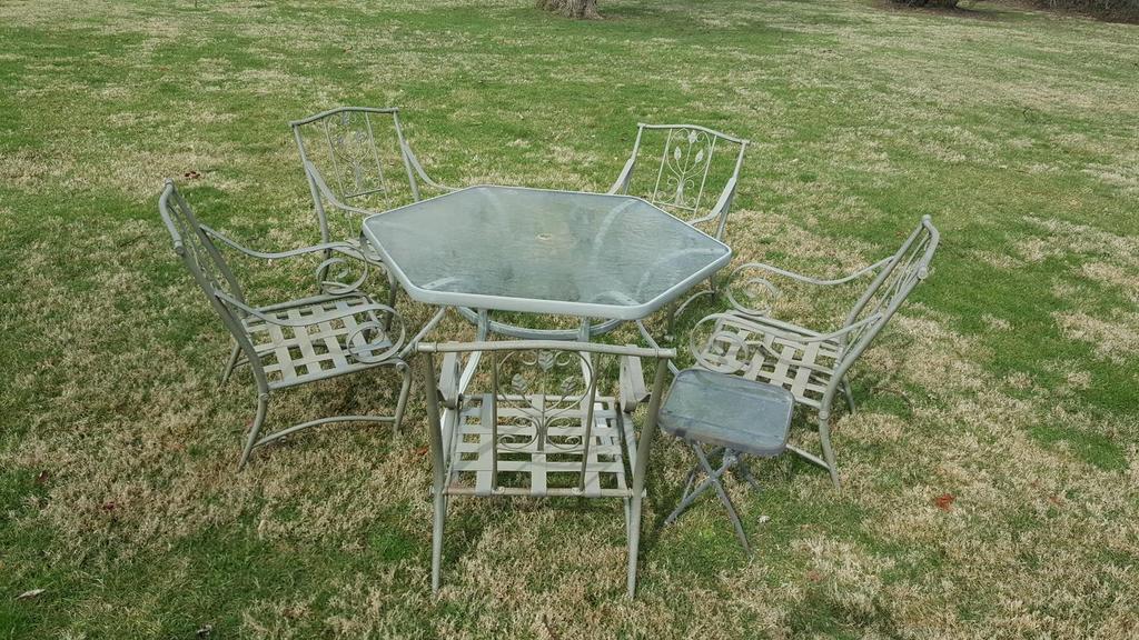 Auction Ohio METAL PATIO SET