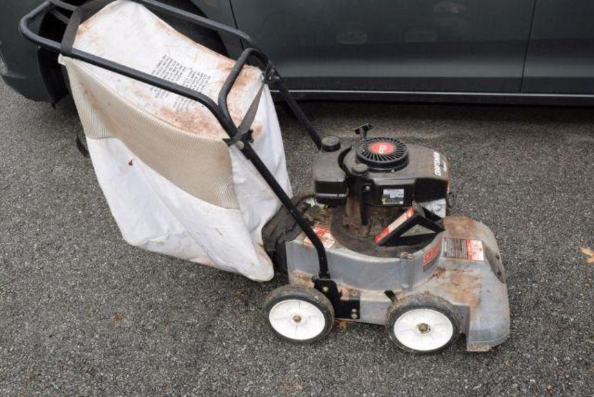 Auction Ohio Chipper/Vac