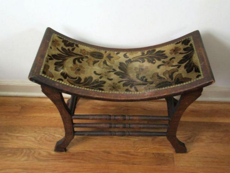 Auction Ohio Wood Vanity Bench