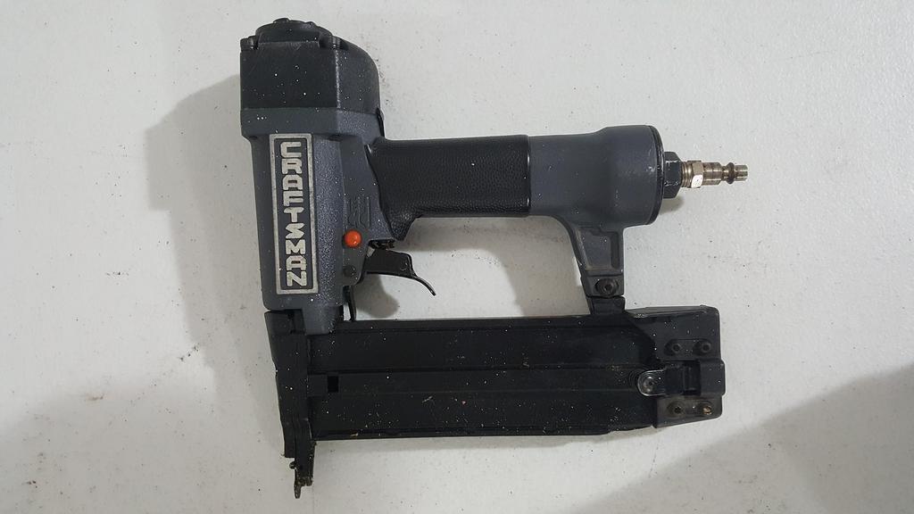 Auction Ohio CRAFTSMAN BRAD NAILER