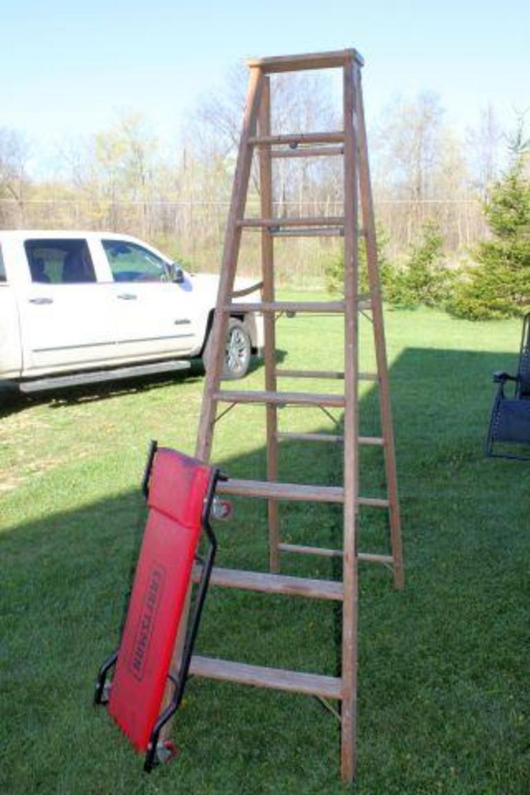 Auction Ohio STEP LADDER & CREEPER