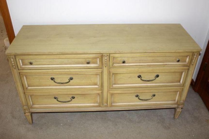 Auction Ohio Dresser