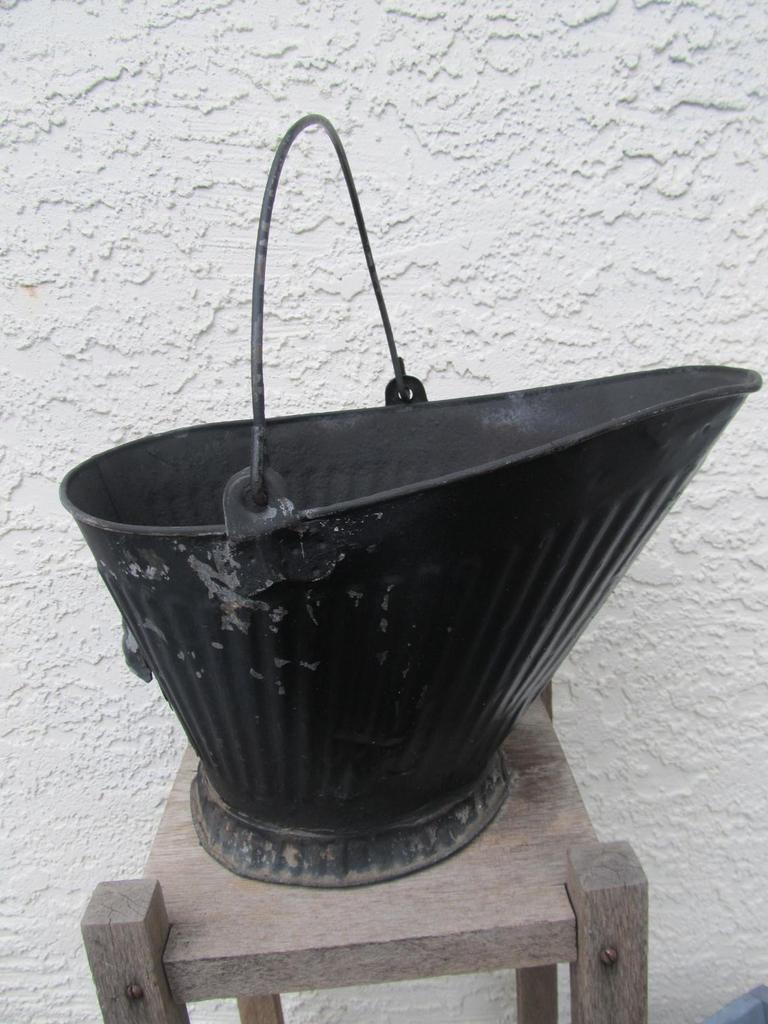 Auction Ohio COAL SCUTTLE BUCKET
