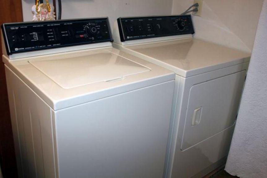 Auction Ohio MAYTAG WASHER/DRYER