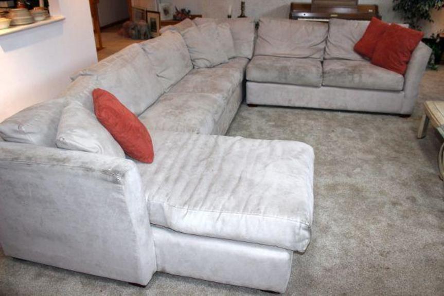 Auction Ohio Sofa