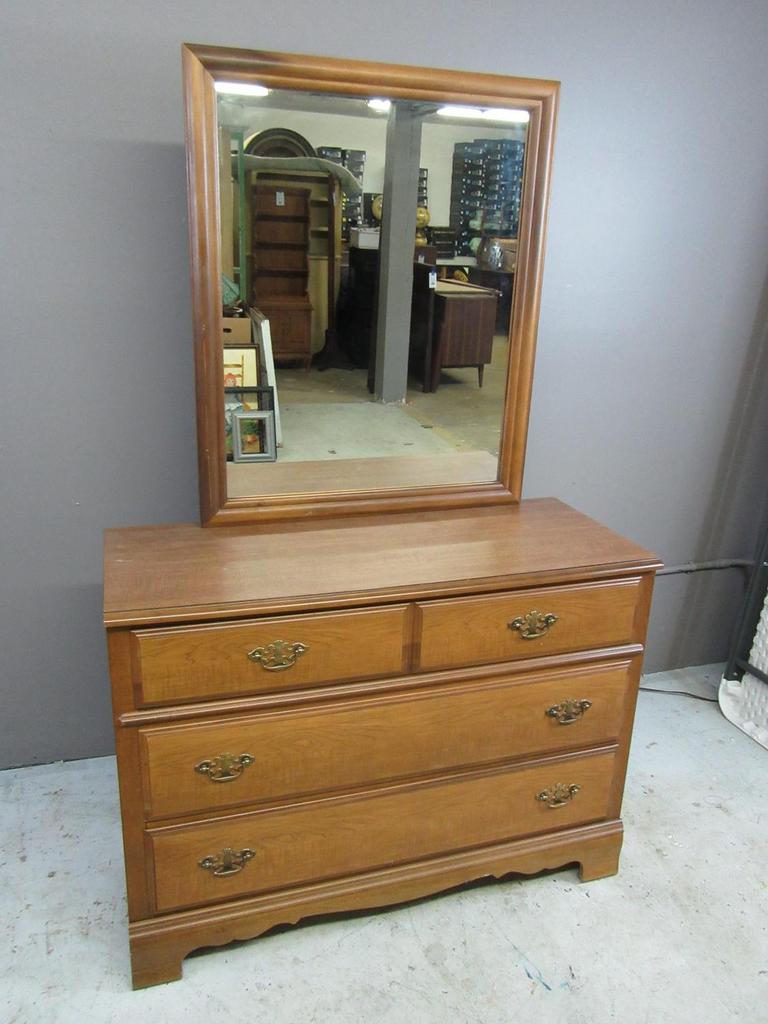 Auction Ohio Bassett Dresser