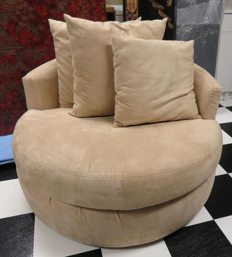 Auction Ohio | Round Swivel Chair