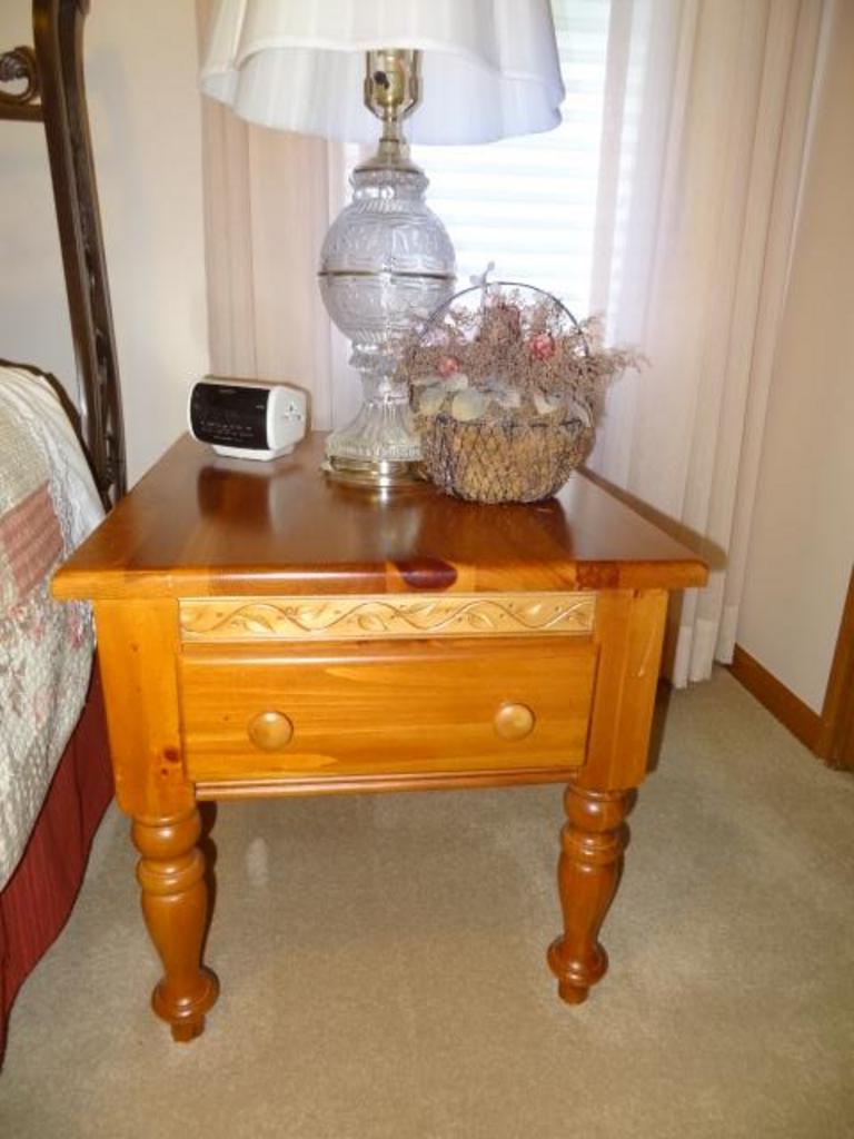 Auction Ohio Kincaid End table