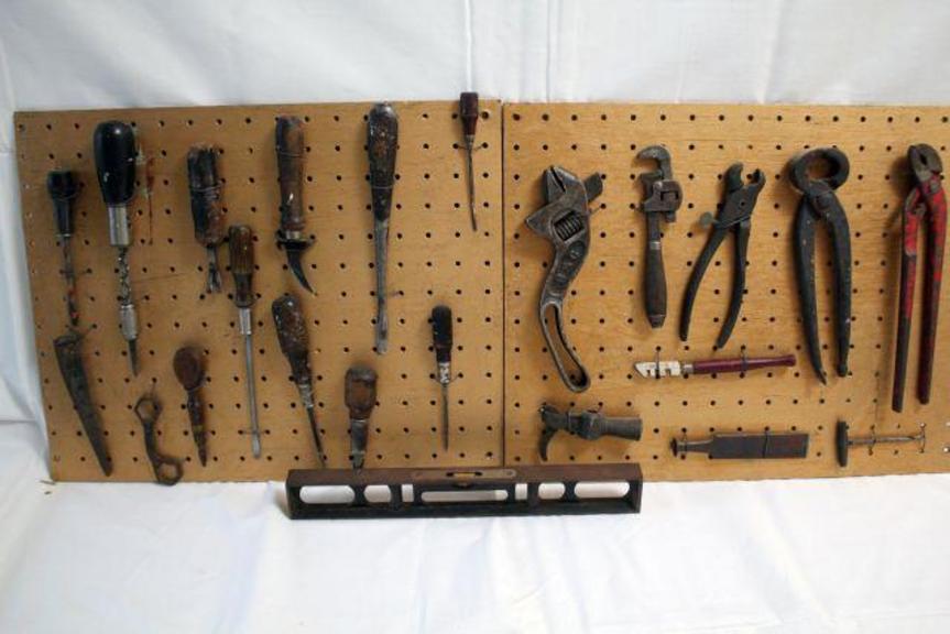 Auction Ohio VINTAGE TOOL DISPLAYS