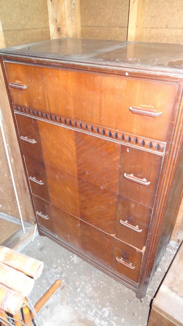 Auction Ohio Vintage Chest Of Drawers