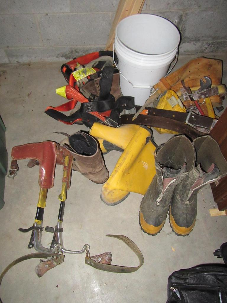 Auction Ohio Power Lineman Gear