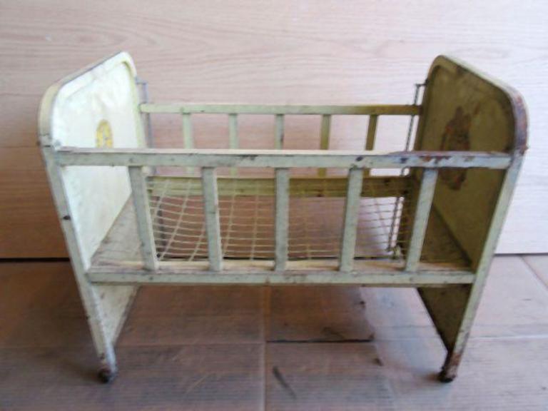 Antique doll outlet crib