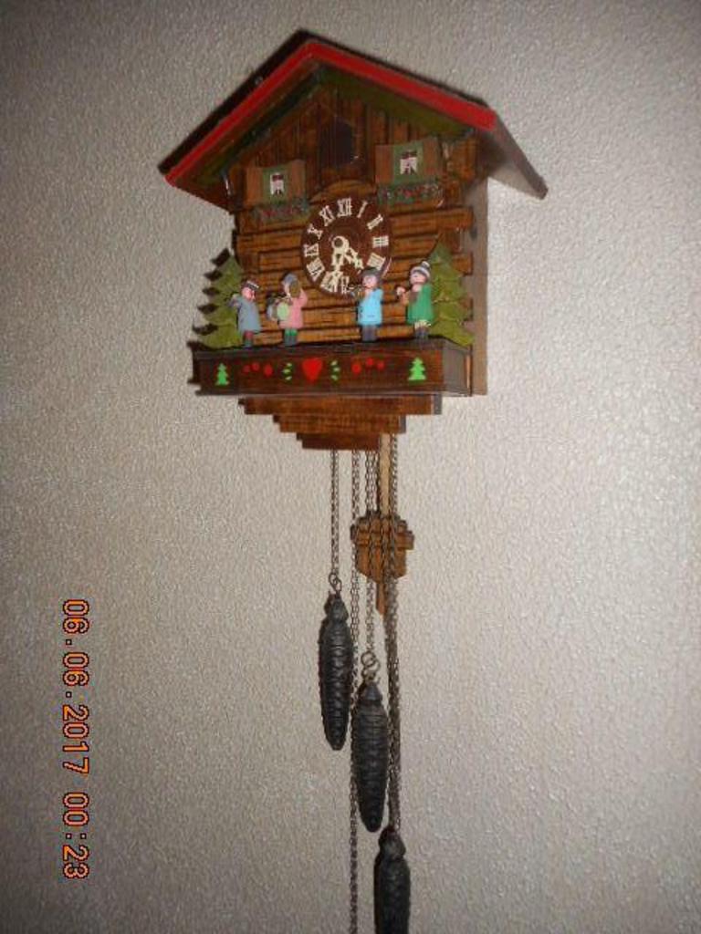 Auction Ohio CUCKOO CLOCK