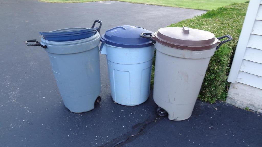Auction Ohio Trash Cans