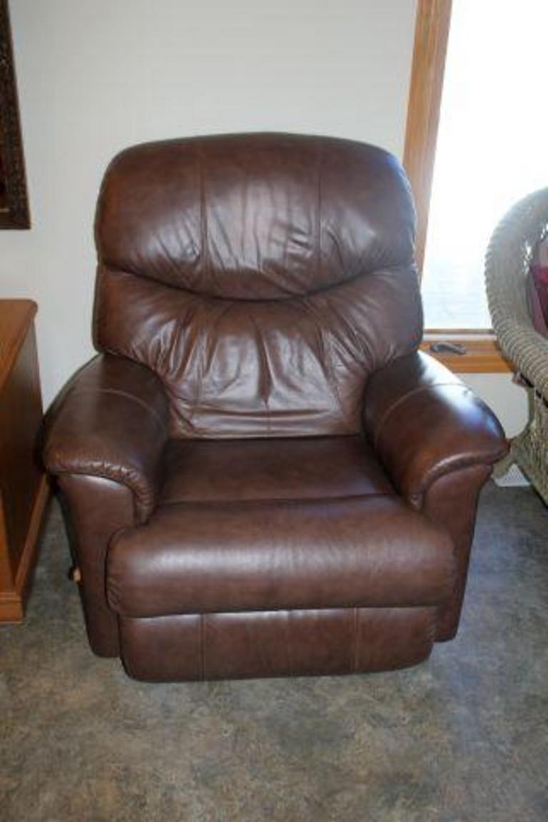 Auction Ohio LAZBOY CHAIR