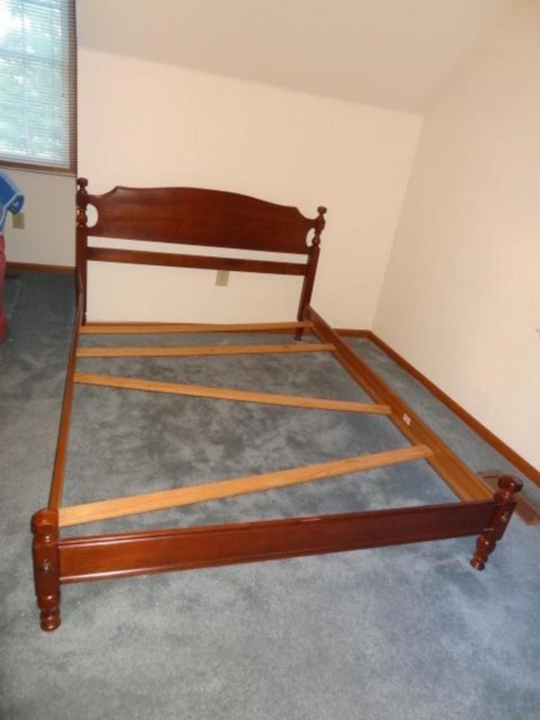 Auction Ohio Bed Frame
