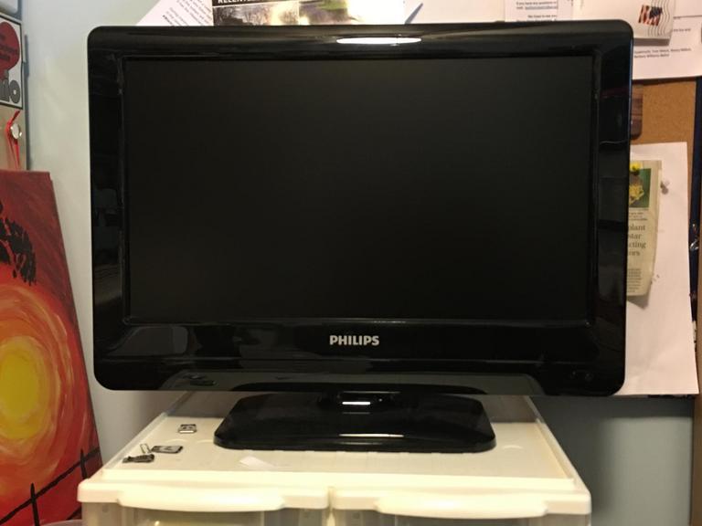 Auction Ohio Phillips 19" Flat Screen TV