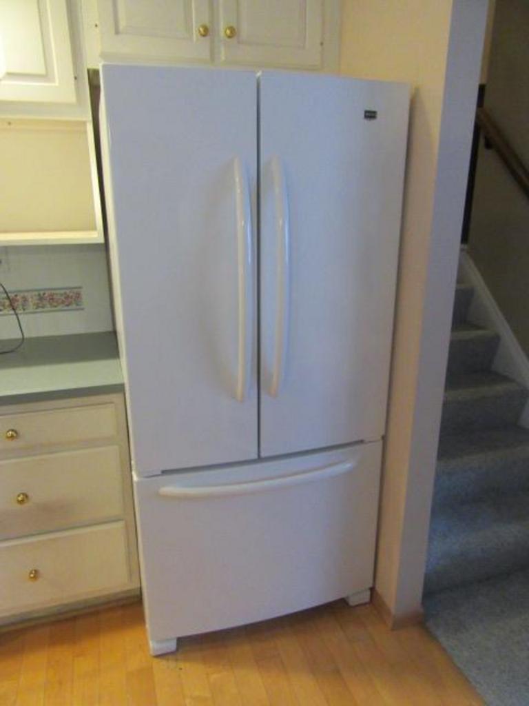 Auction Ohio Maytag Refrigerator