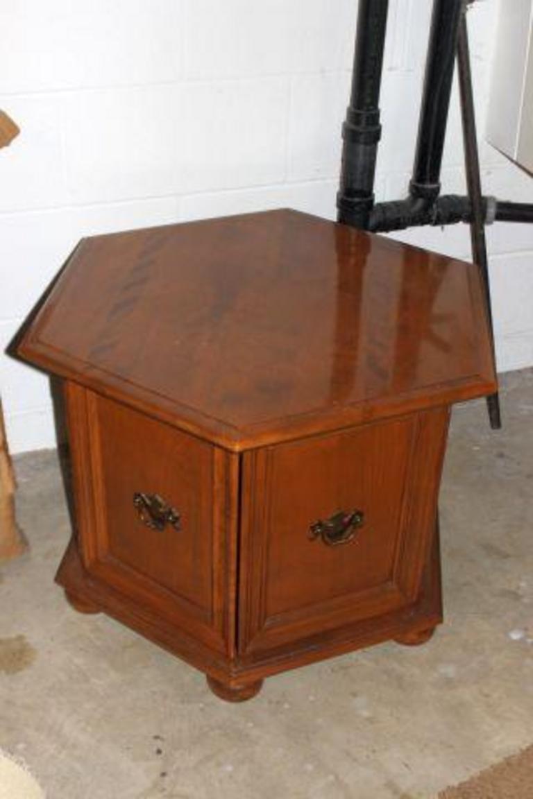 Auction Ohio Ethan Allen End Table