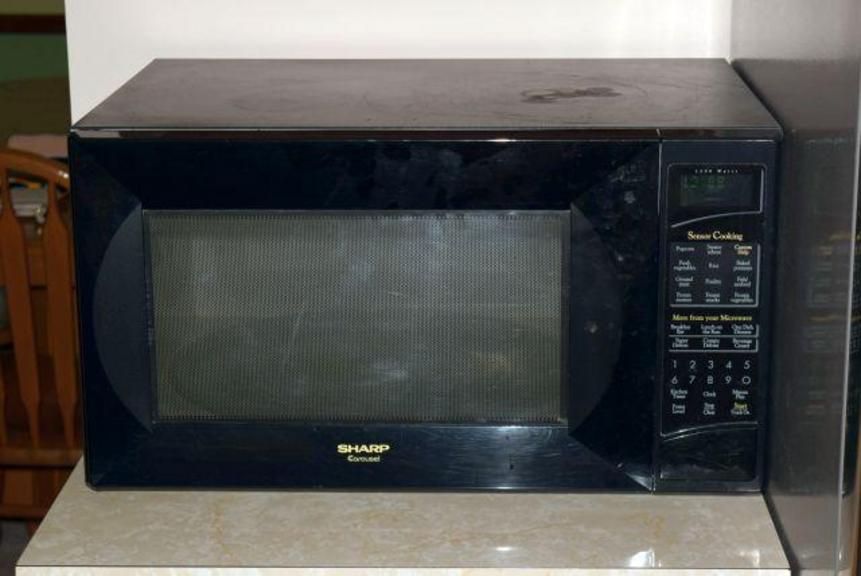 Auction Ohio Sharp Carousel Microwave