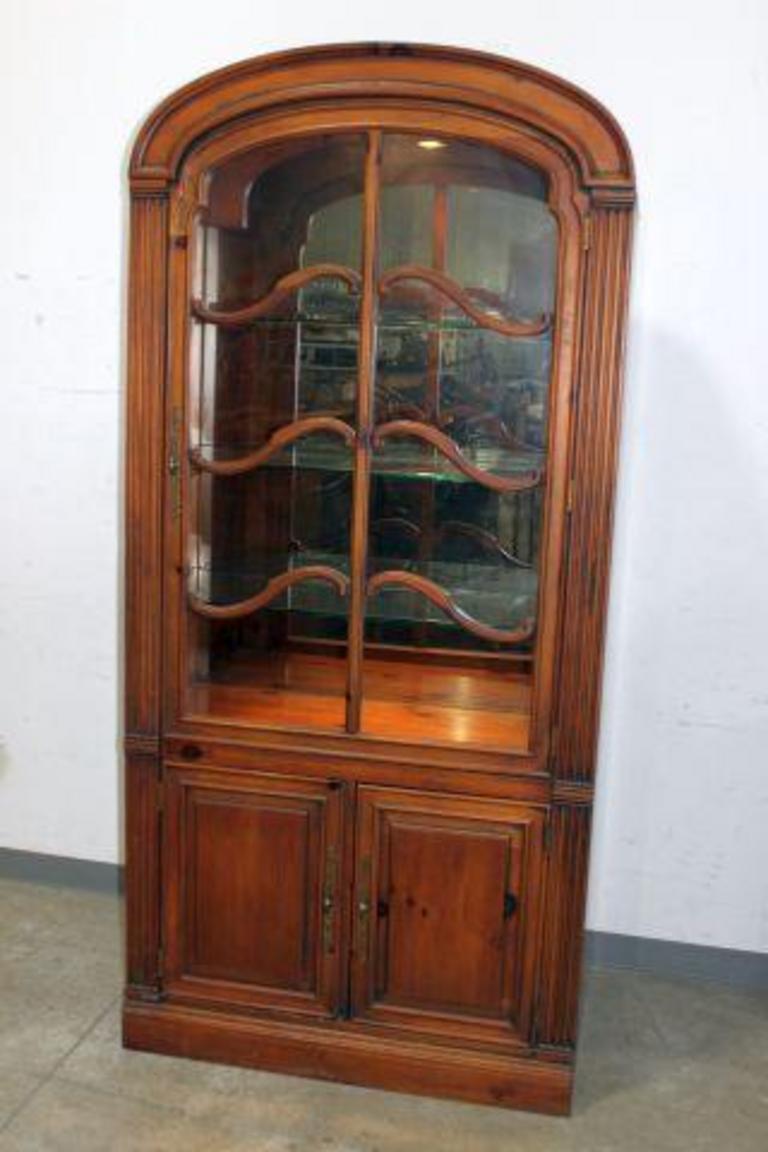 Auction Ohio | Henredon China Cabinet
