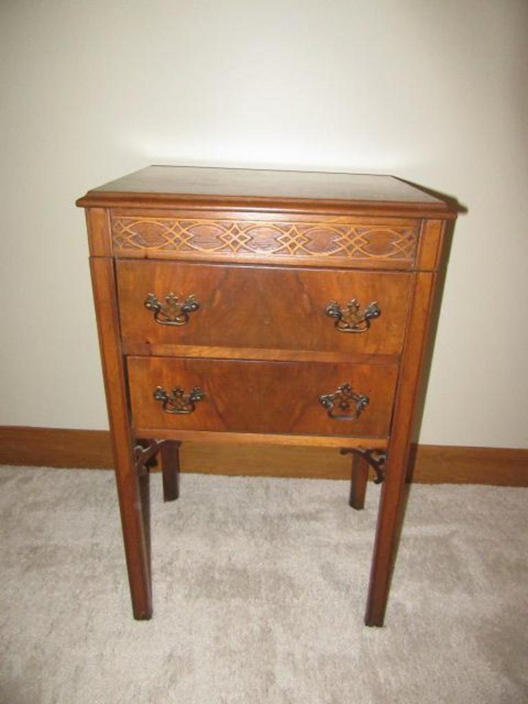 Auction Ohio Vintage Sewing Stand