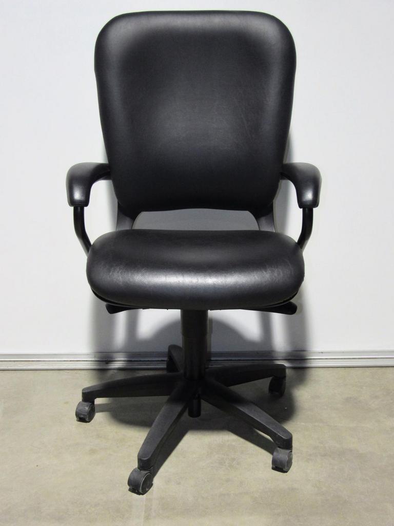 Auction Ohio HON Mobius Office Chair