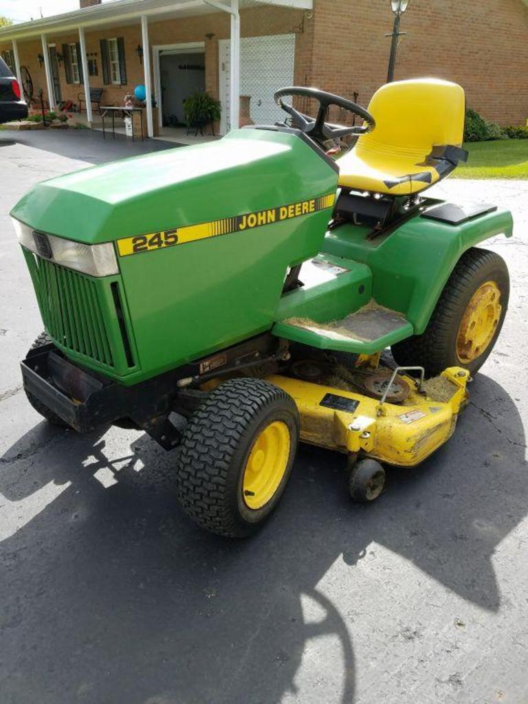 Auction Ohio John Deere Garden Tractor