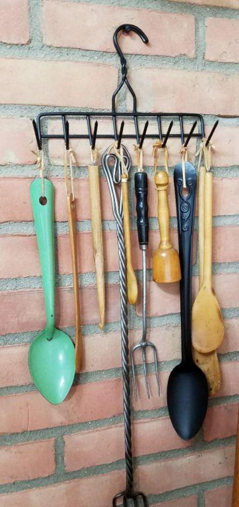 Auction Ohio Utensils & Hanger