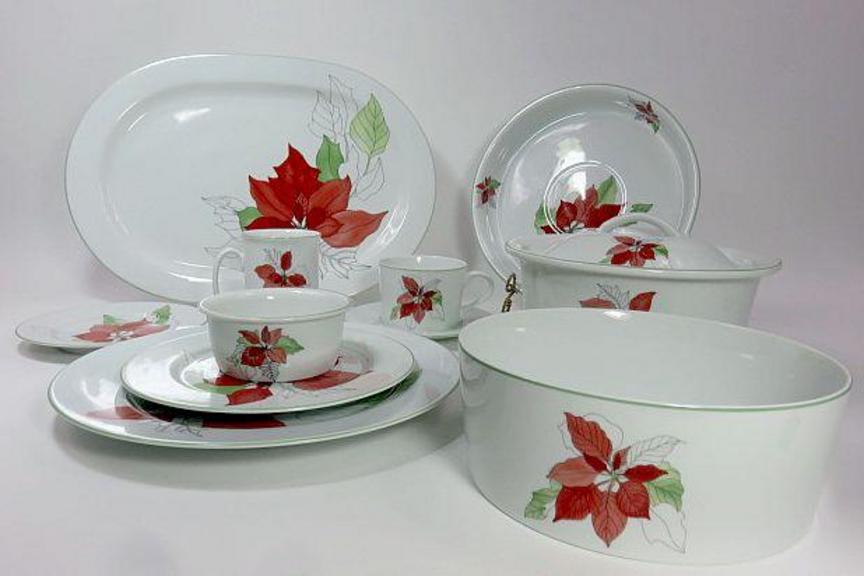 poinsettia dinnerware
