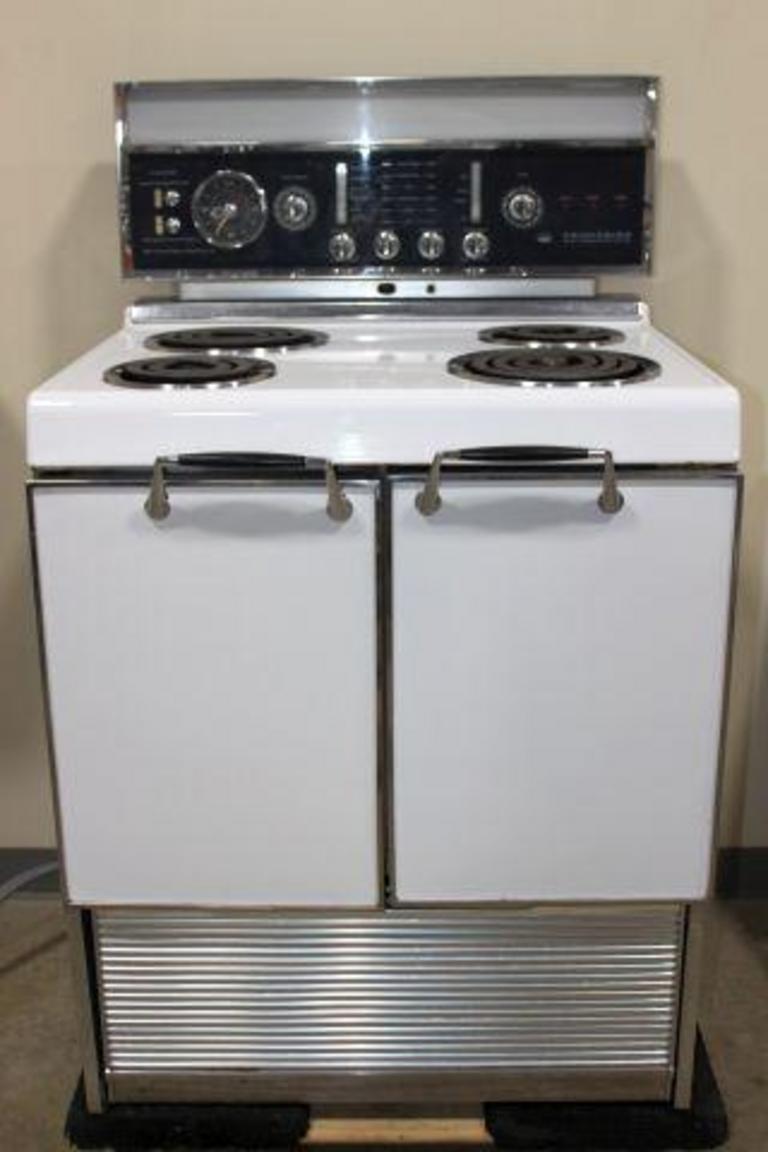 Auction Ohio Vintage Frigidaire Stove