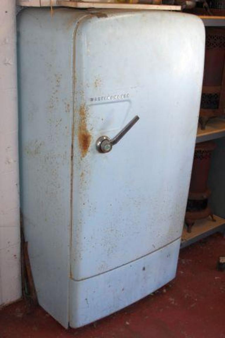 Auction Ohio Vintage Westinghouse Fridge