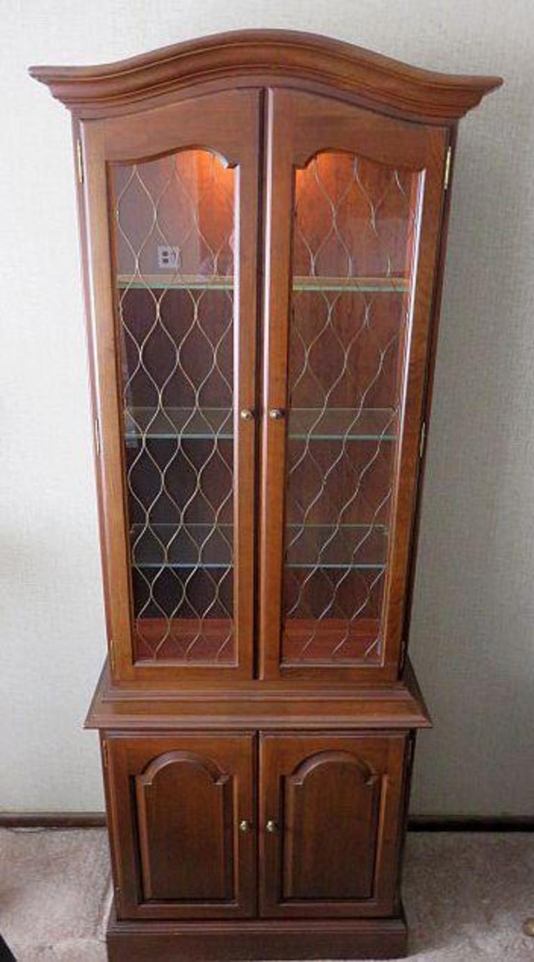 Ethan allen curio deals cabinet